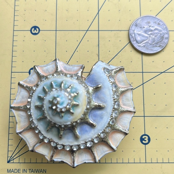 Nautilus shell enamel and rhinestone trinket box 2 x. 2.5 inches beachy colors - Picture 10 of 14